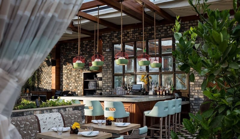 Dream Hollywood - Grill during day